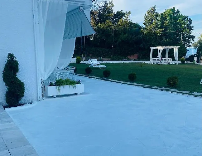 Lefki Полихроно