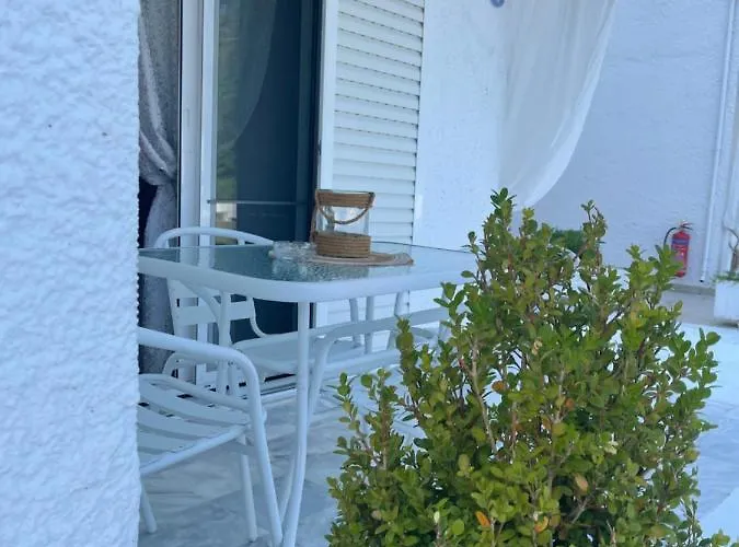 Lefki Гостевой дом 3*